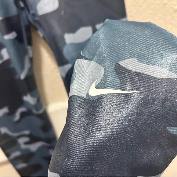 Nike One Womens Dri-FIT Mid-Rise Shiny Camo Legging Blue NWT Size XS - Picture 7 of 9